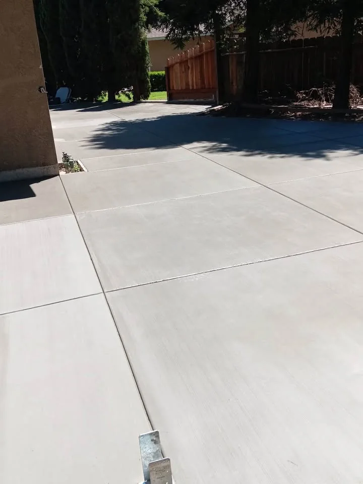 Finished concrete driveway surface